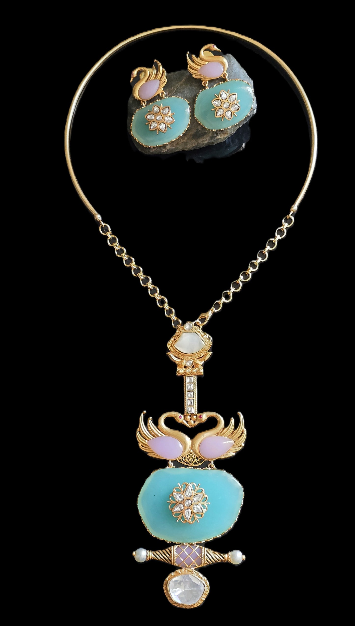 Melany Fusion Necklace Set With Carved Stones