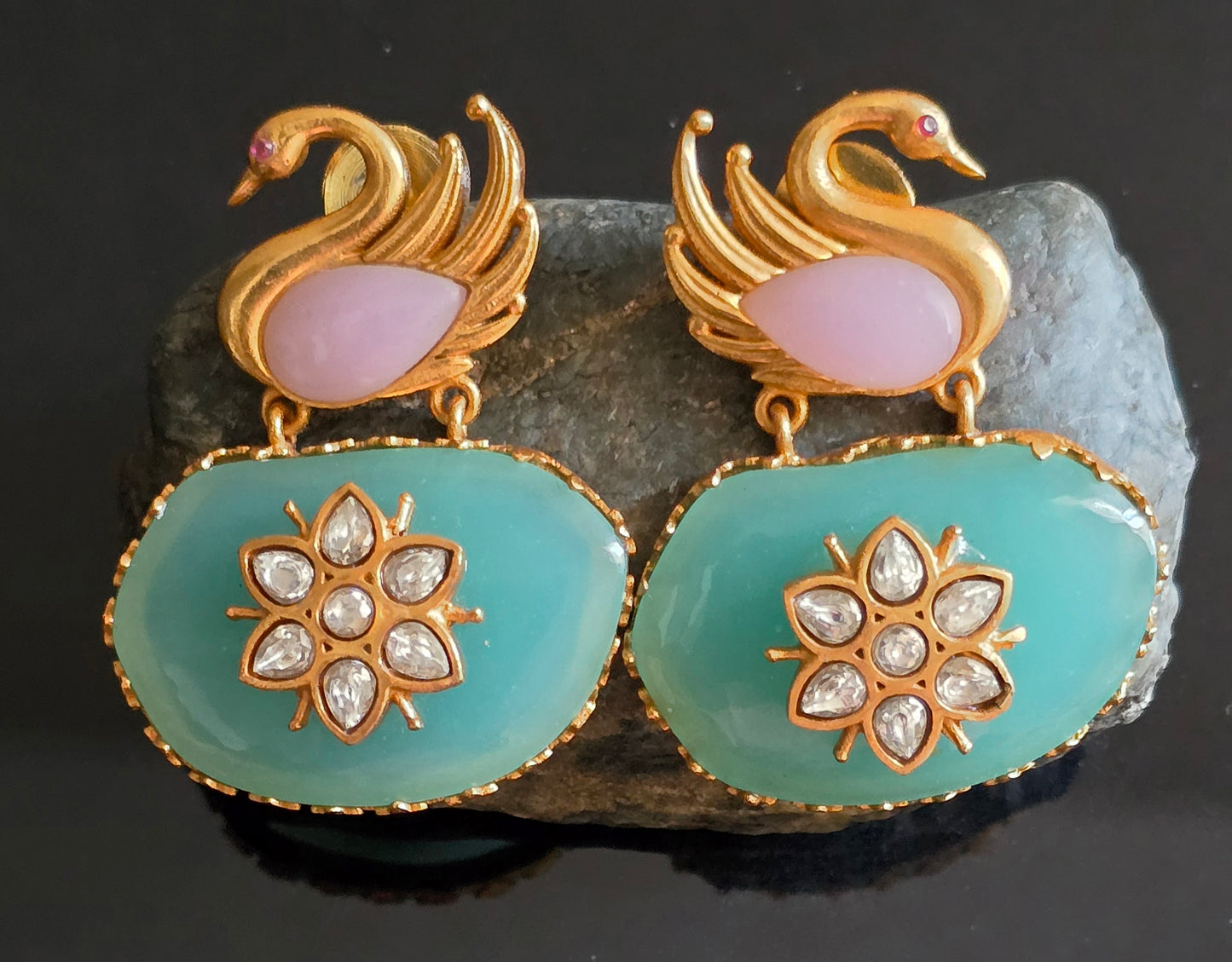 Melany Fusion Necklace Set With Carved Stones