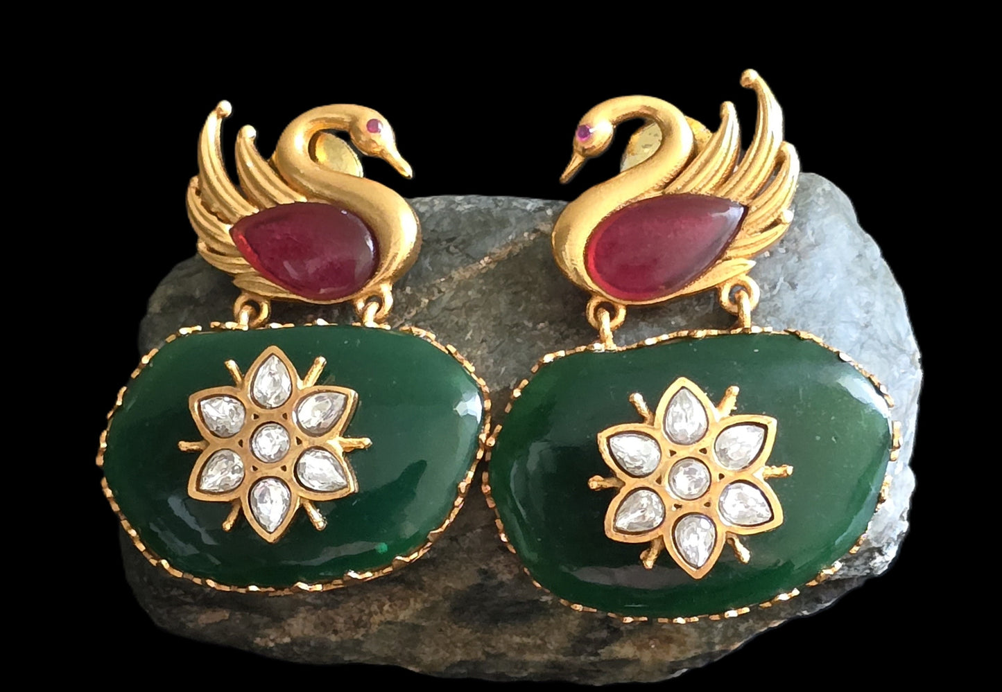 Melany Fusion Necklace Set With Carved Stones