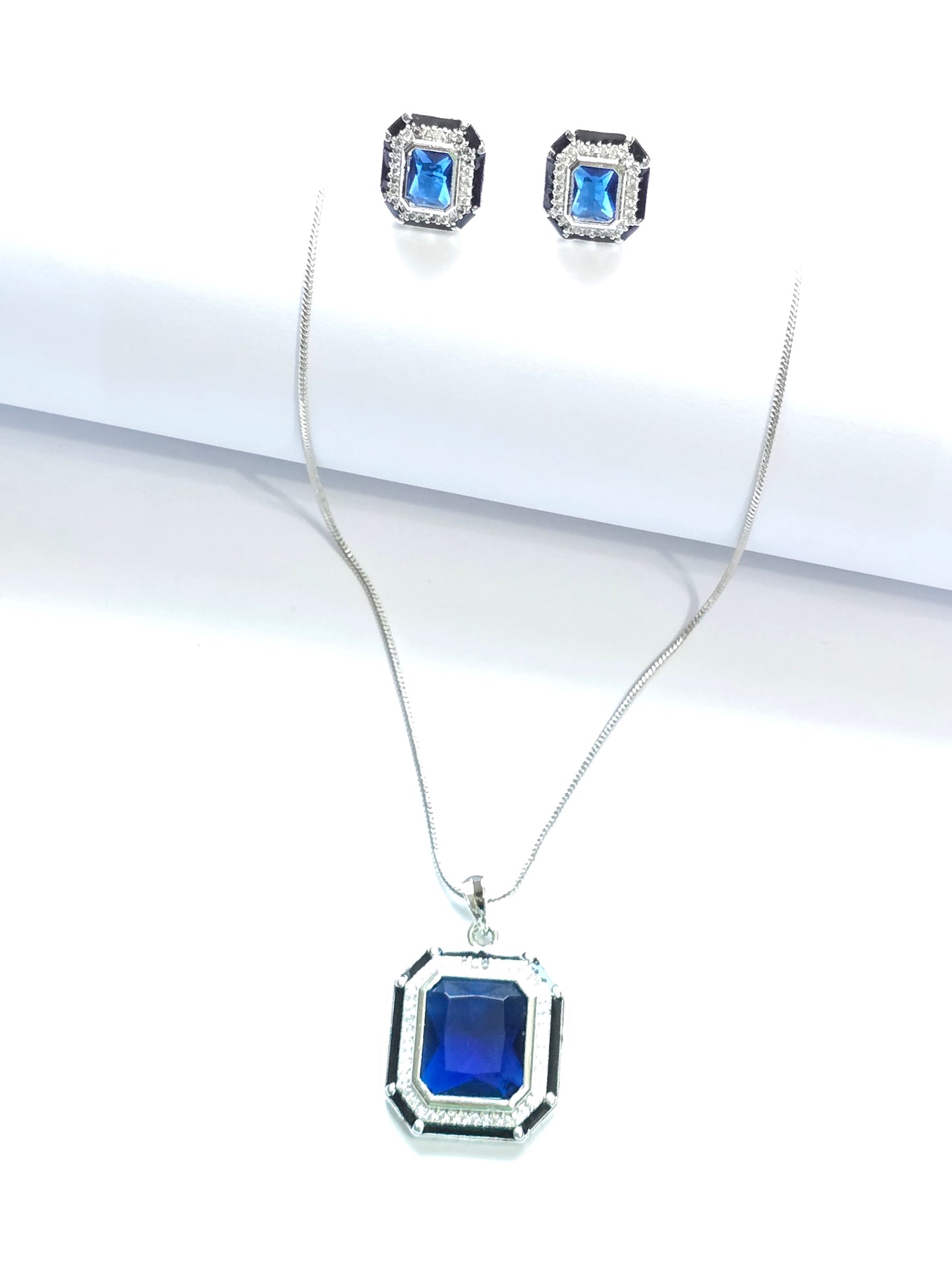 Scarlett Crystal Pendant Set