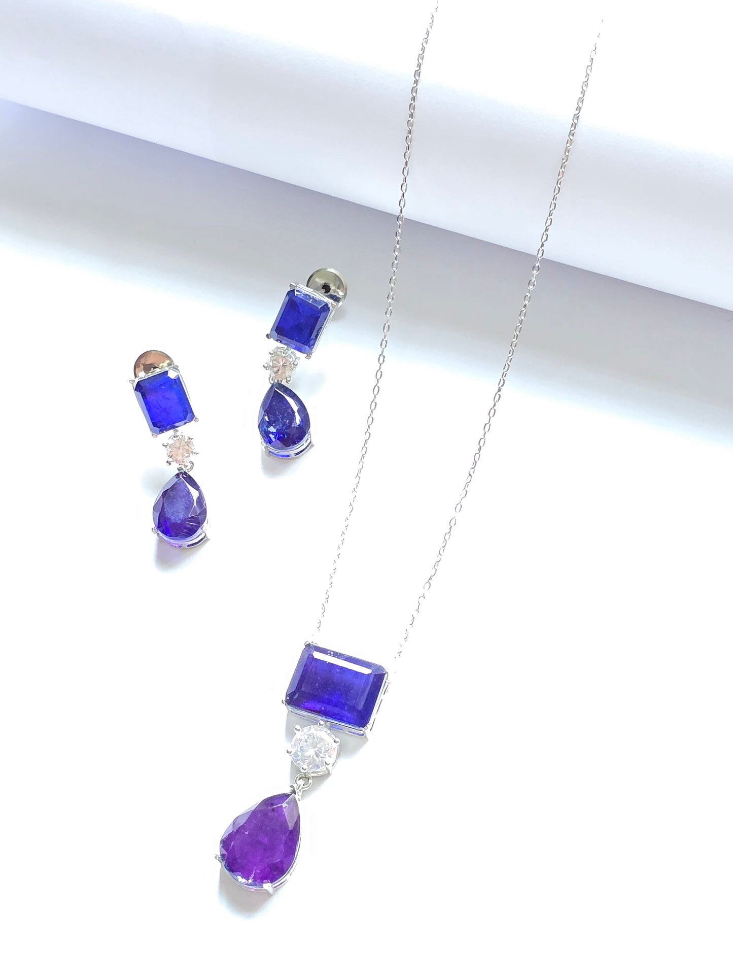 Ava Doublet Stone Pendant