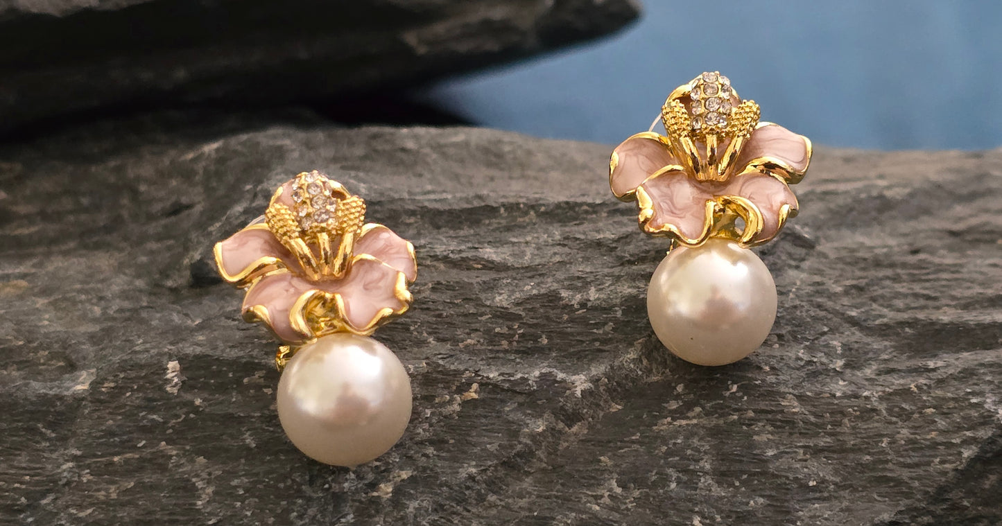 Maisie Floral Pearl Earrings