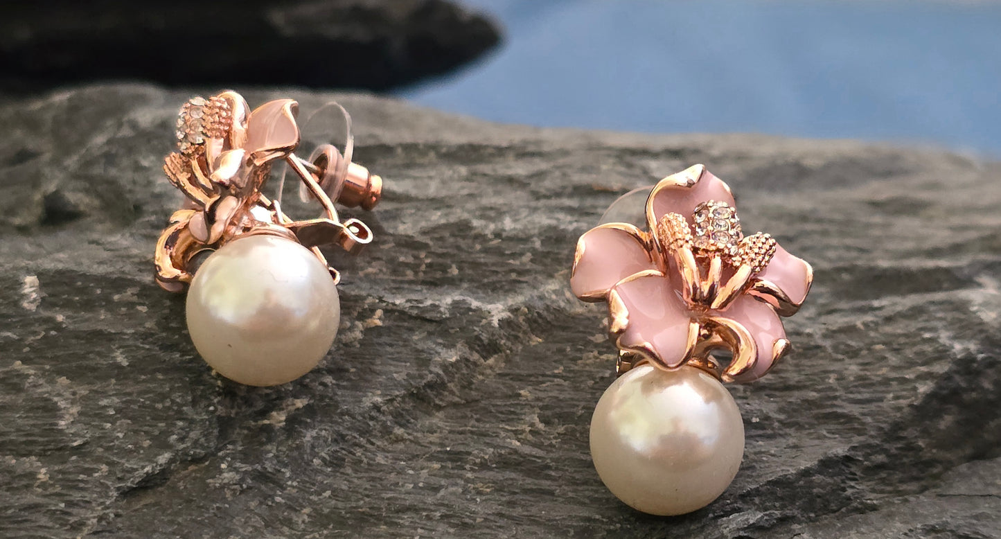 Maisie Floral Pearl Earrings