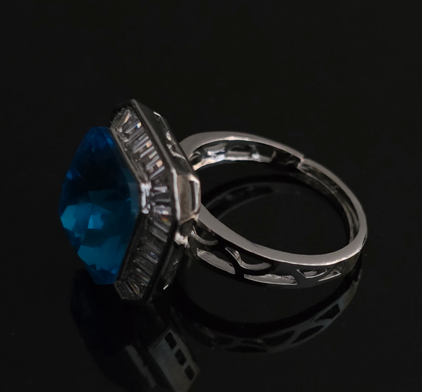 Clara Crystal Ring