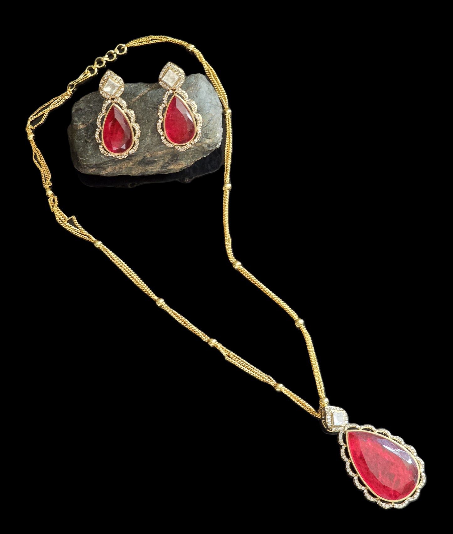 Claudia Doublet Pendant Set