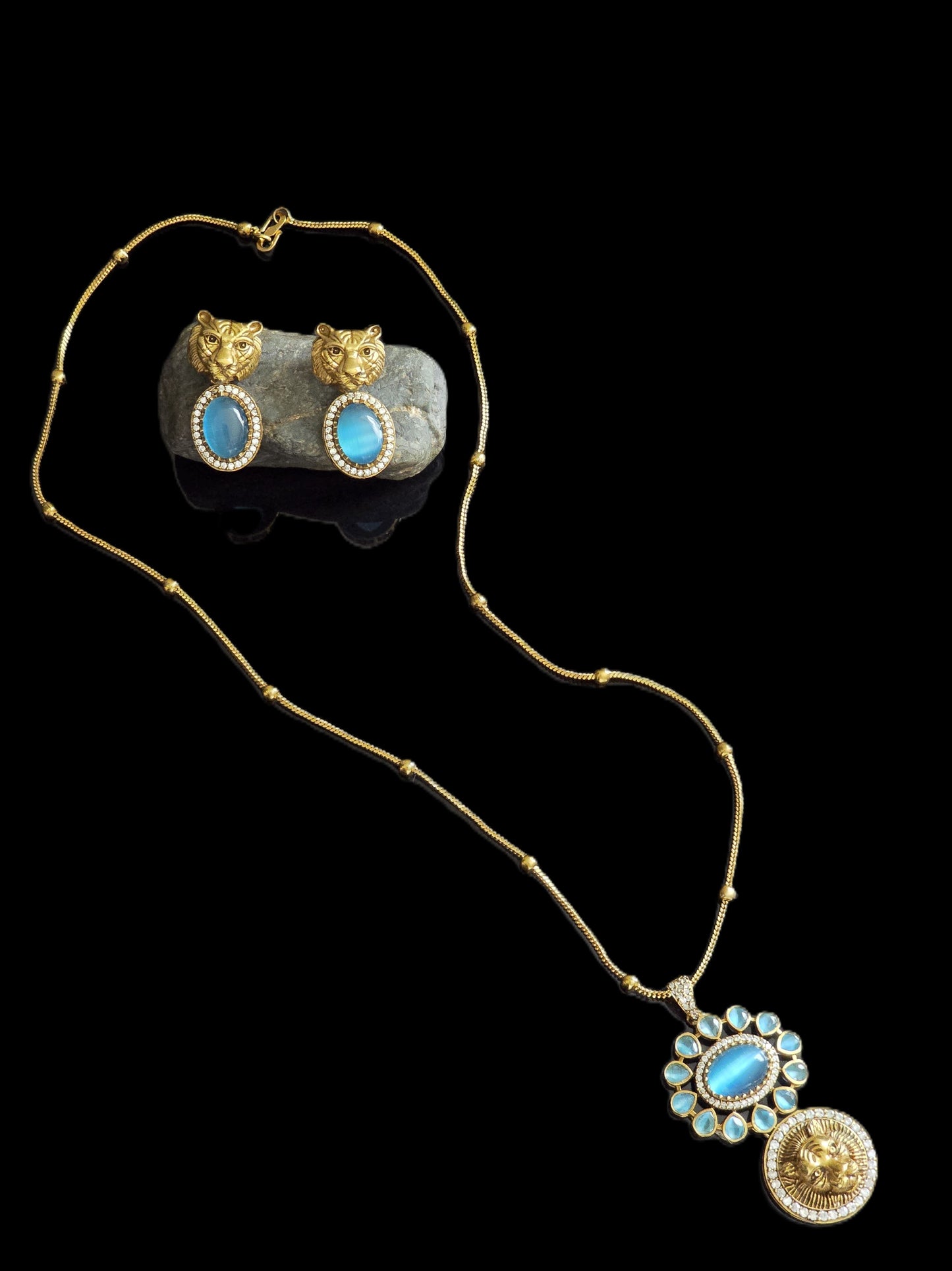 Tara Indo-Western Stone Pendant Set