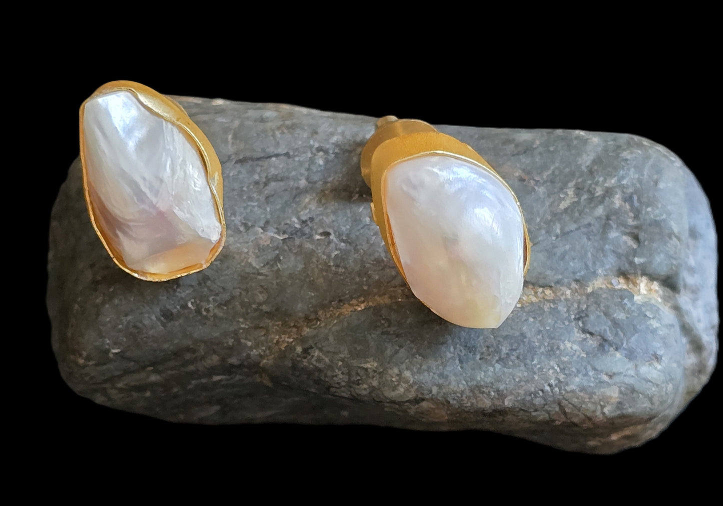 Riley Baroque Pearl Stud