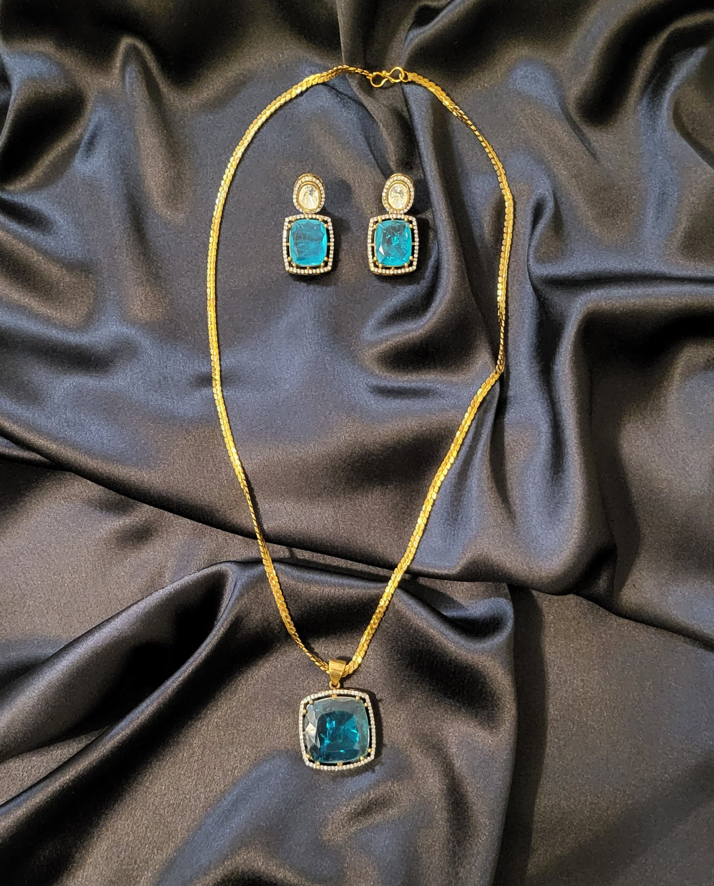 Antique Finish Doublet Stone Necklace Set