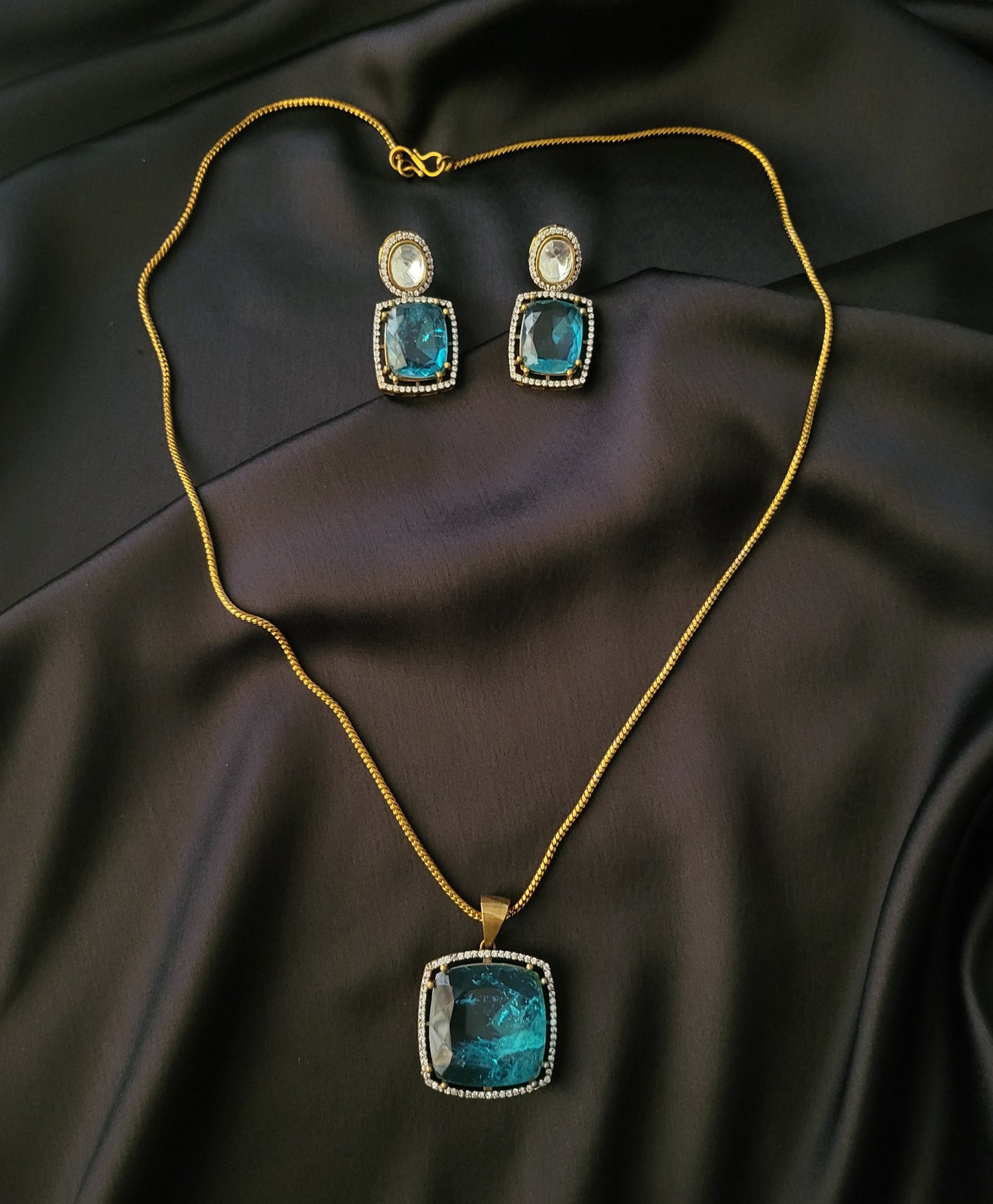 Antique Finish Doublet Stone Necklace Set