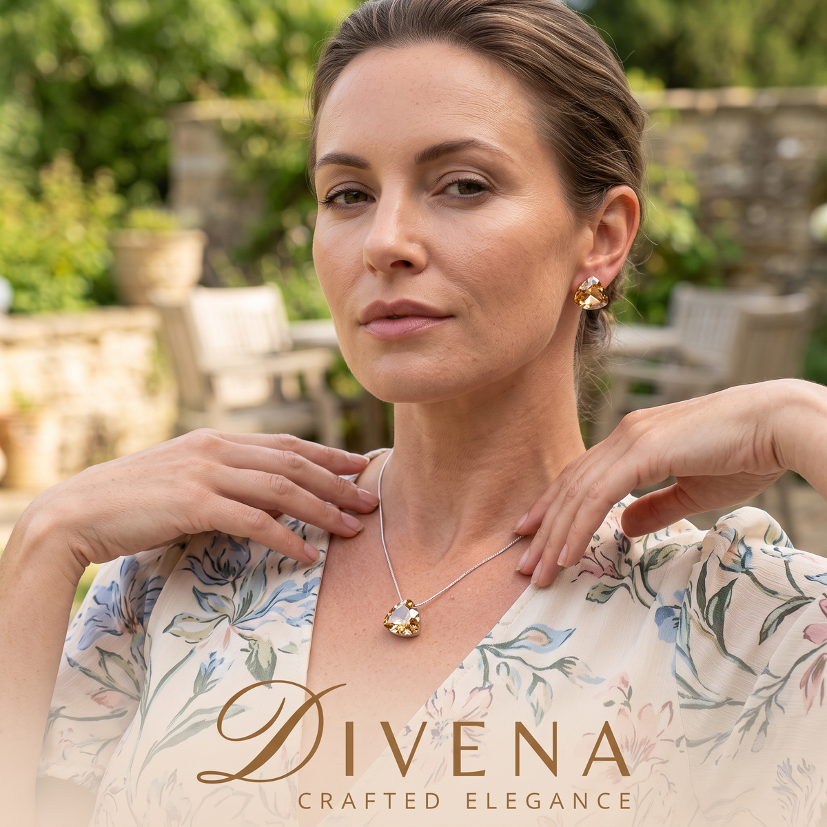 Lyra Solitaire Crystal Pendant Set