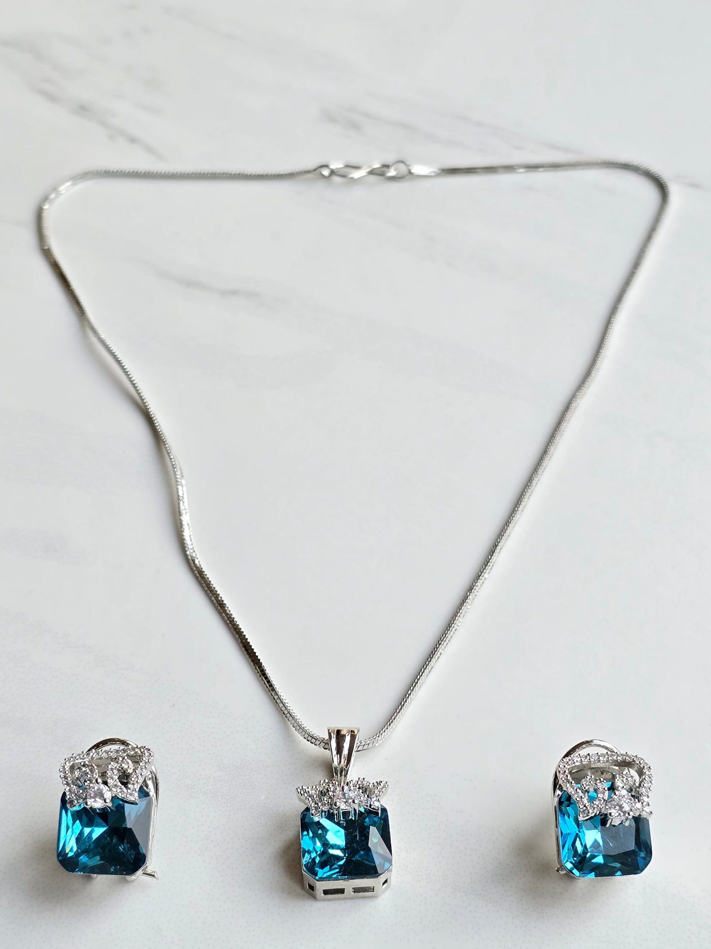 Ella Zircon Crystal Pendant Set