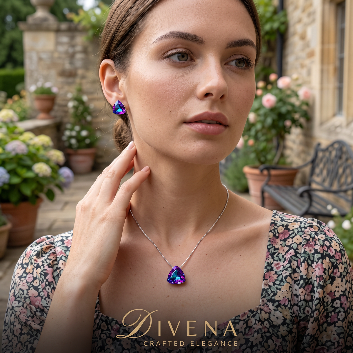 Lyra Solitaire Crystal Pendant Set