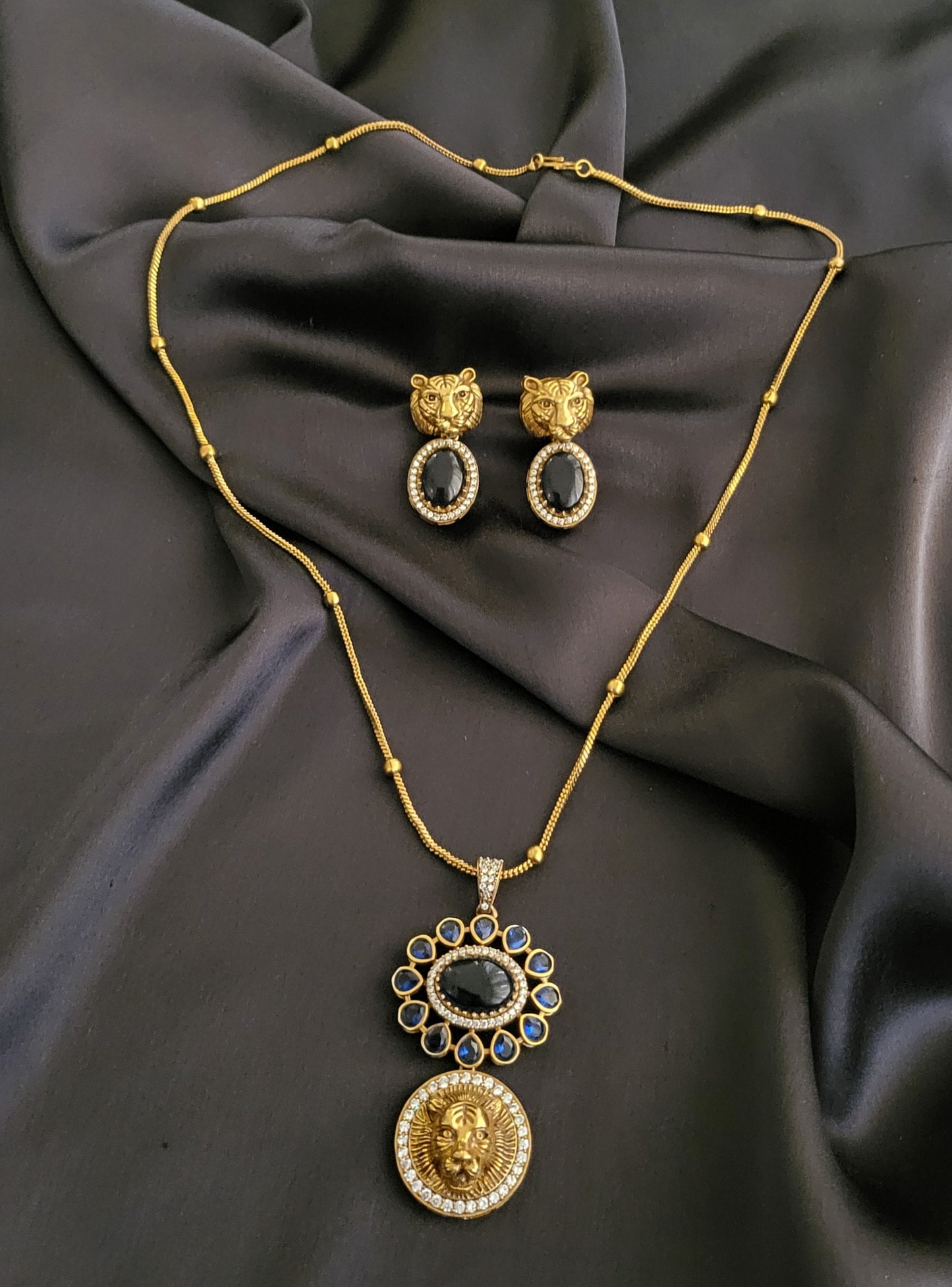 Indo-Western Navratan Pendant set