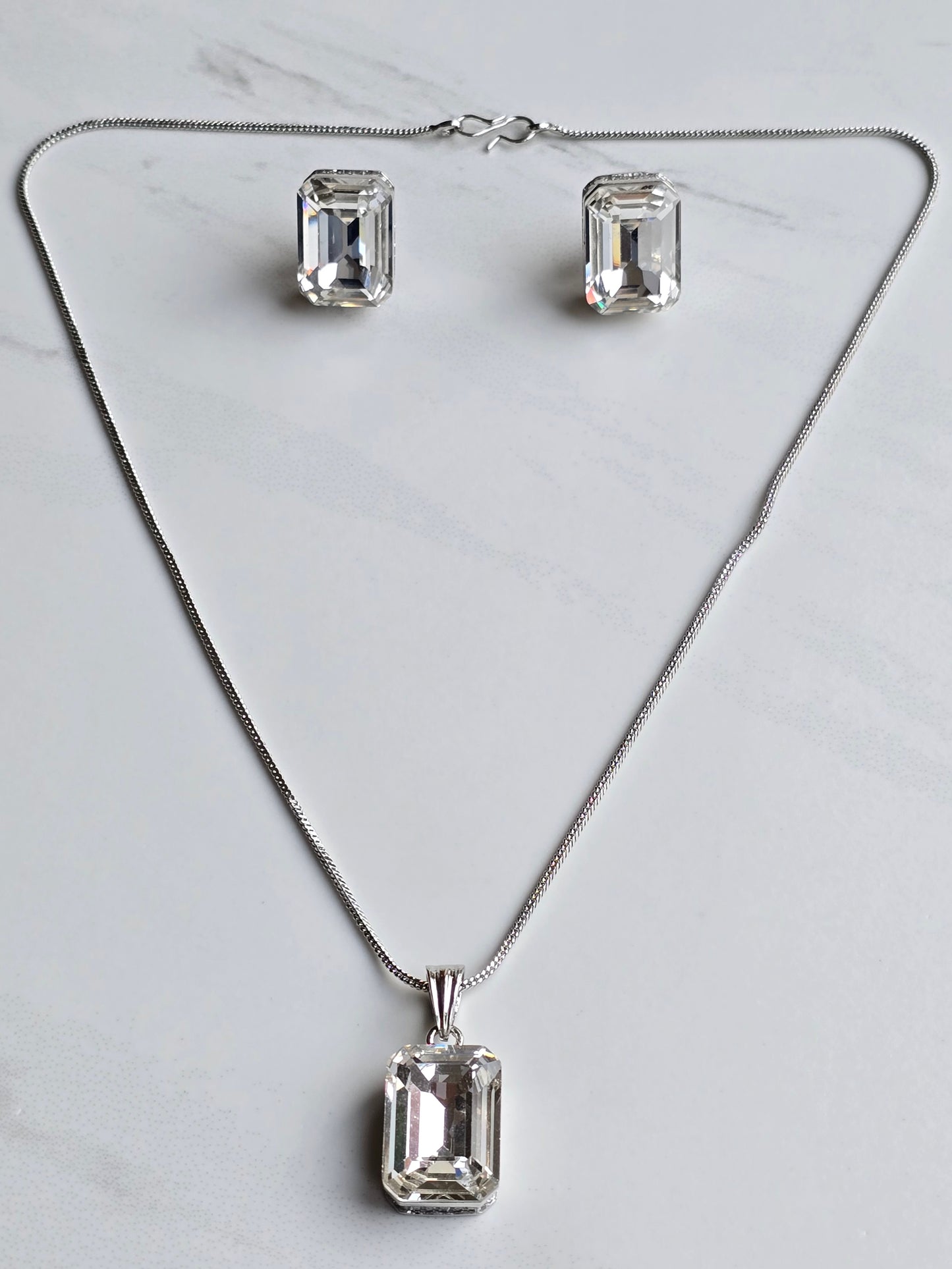 Kylie Crystal Chain Pendant Set