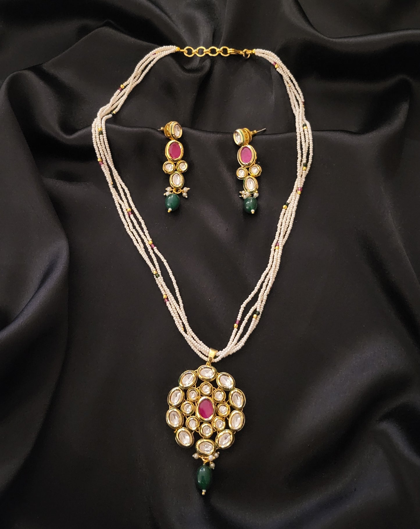 Kundan Pendant Set