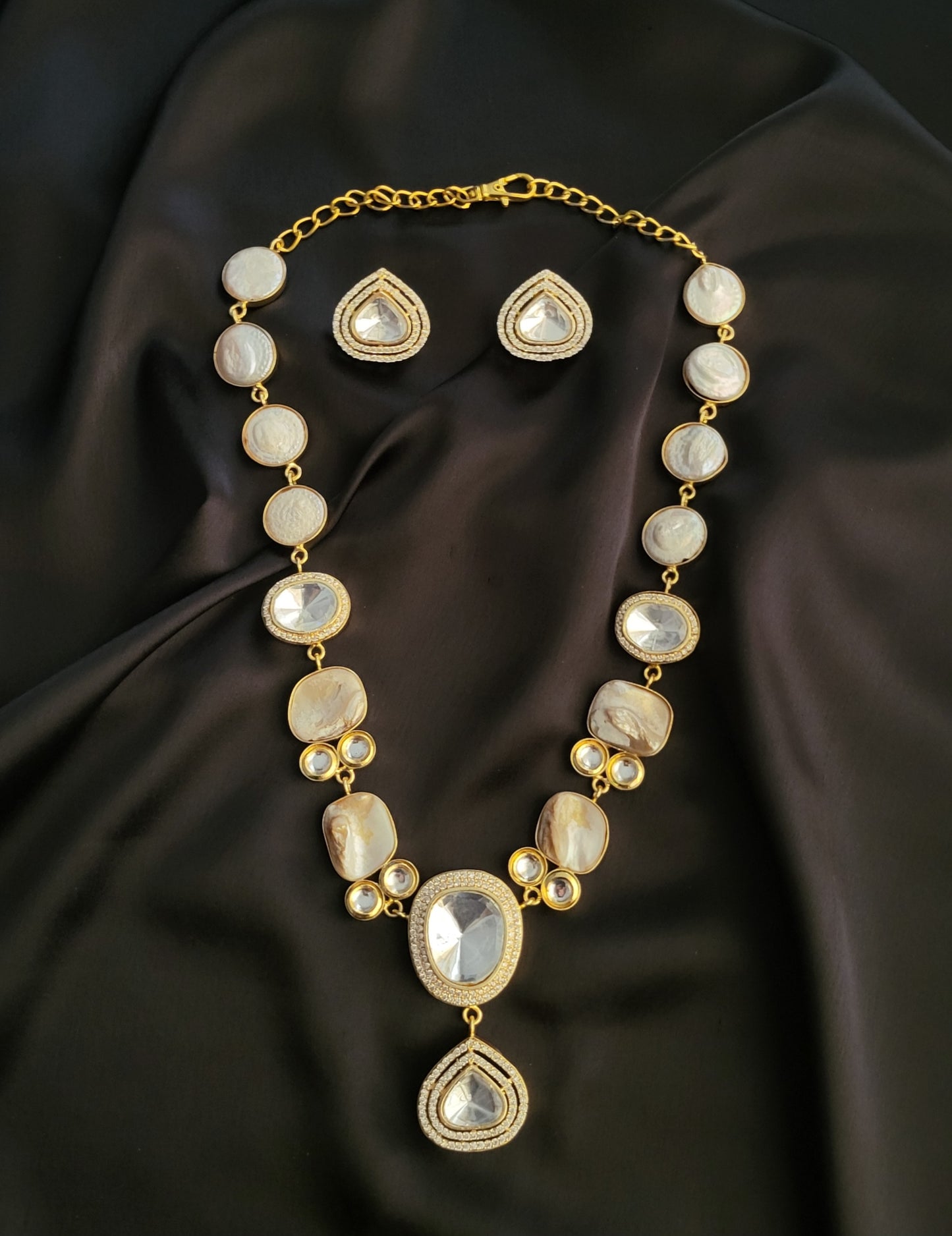 Kundan Baroque Pearl Necklace Set