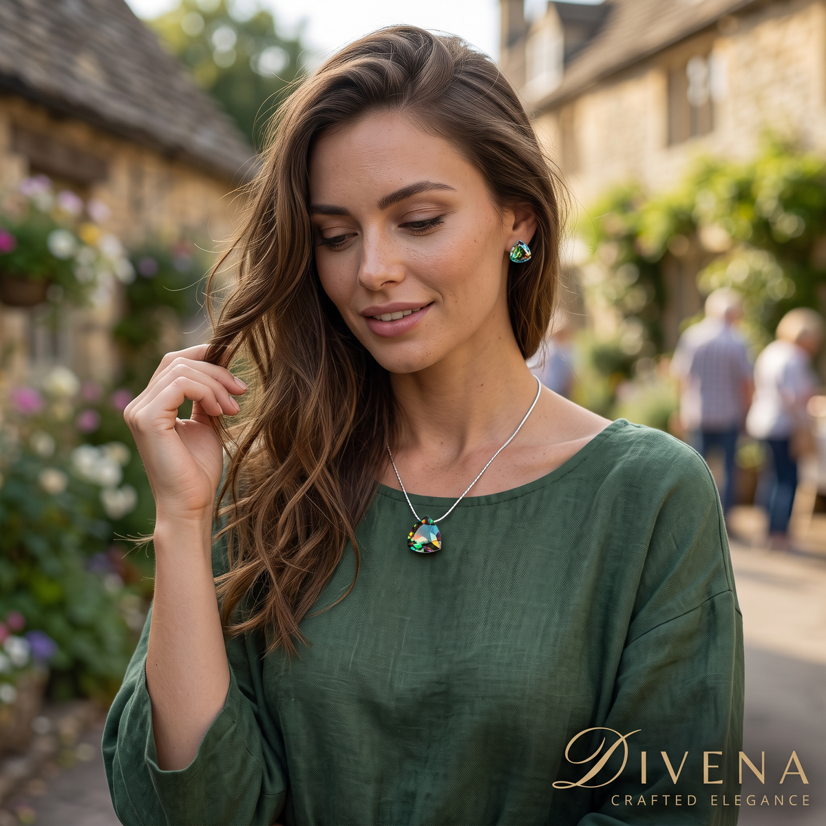 Lyra Solitaire Crystal Pendant Set